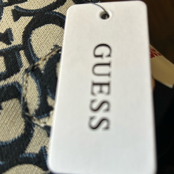 Gorgeous, Guess mini backpack in Oak Park Travel❤️ - Picture 4 of 6